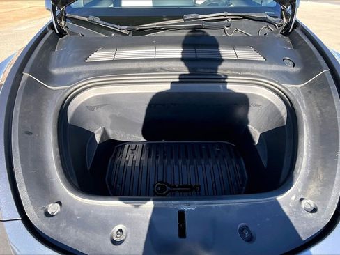 Used 2022 Tesla Model Y Long Range image 9