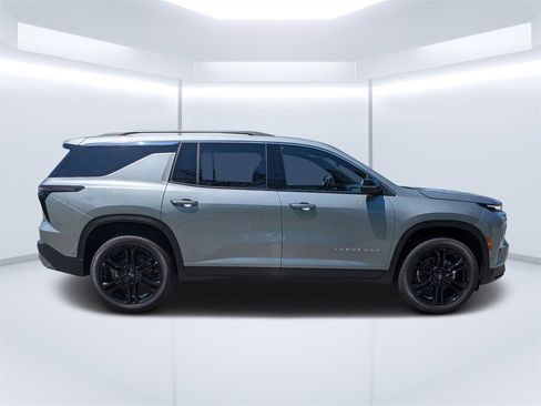 New 2026 Chevrolet Traverse LT w/ Enhanced Driving Package image 2