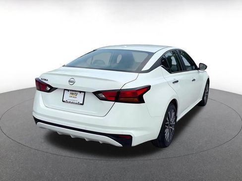 Used 2025 Nissan Altima 2.5 SV FWD image 12