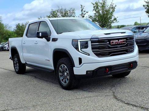 Used 2024 GMC Sierra 1500 AT4 w/ Technology Package AWD/4WD image 7