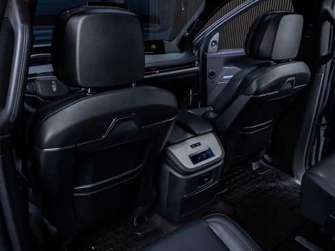 Used 2025 Lincoln Navigator L Reserve w/ Jet Appearance Package image 34