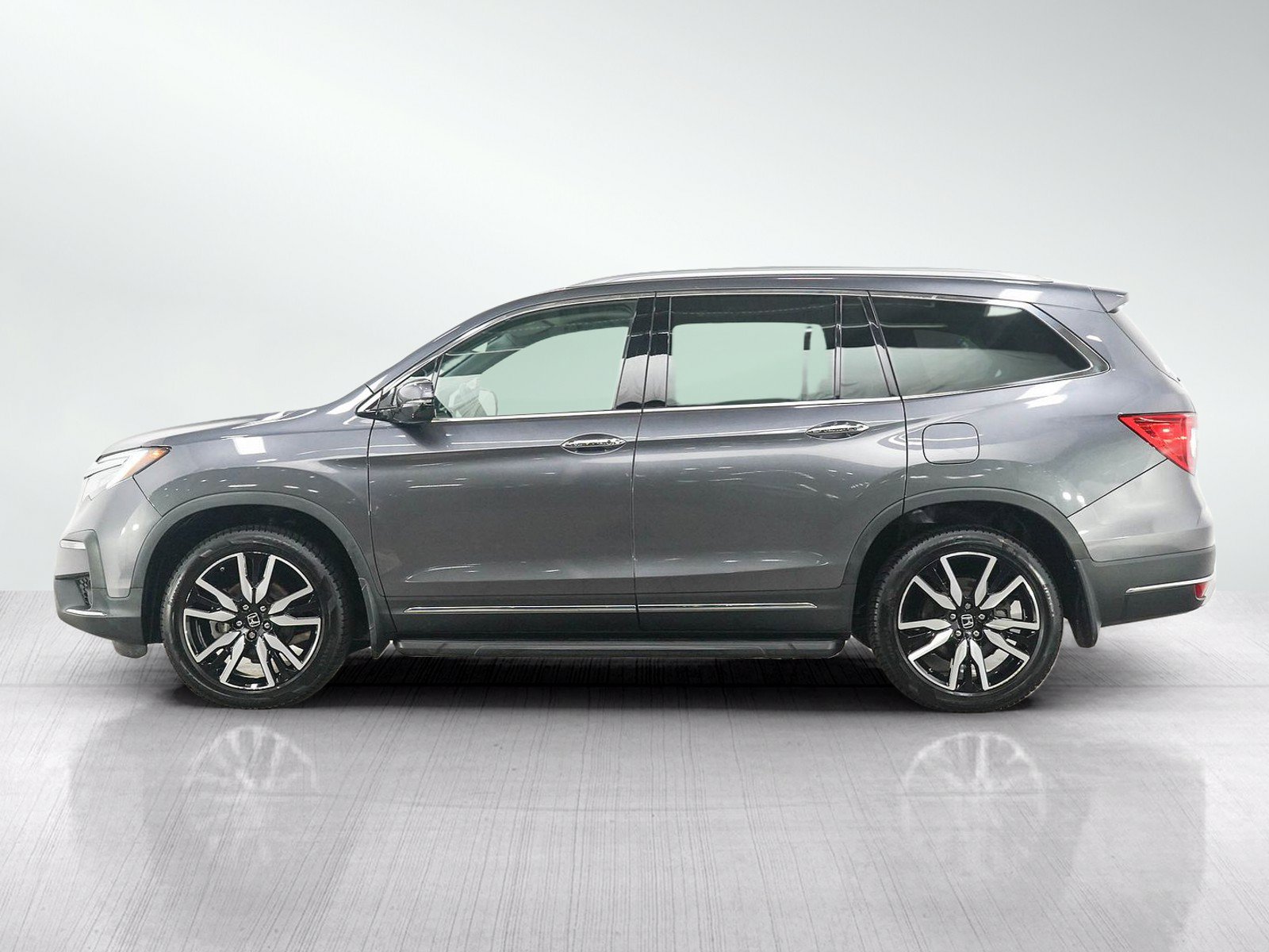 Used 2019 Honda Pilot Touring image 2
