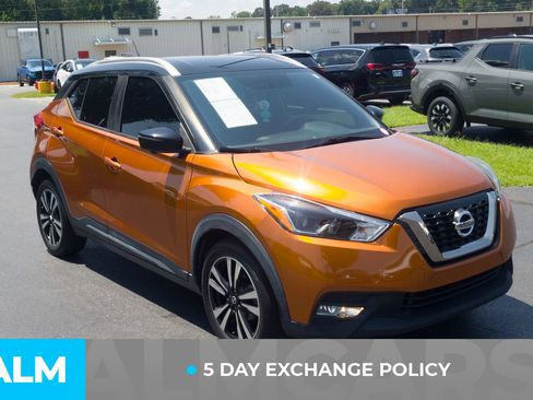 Used 2019 Nissan Kicks S FWD image 3