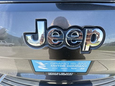 Used 2019 Jeep Grand Cherokee Limited AWD/4WD image 30