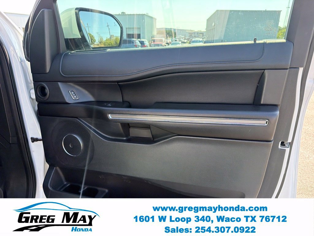 Used 2018 Ford Expedition XLT w/ Equipment Group 202A AWD/4WD image 31