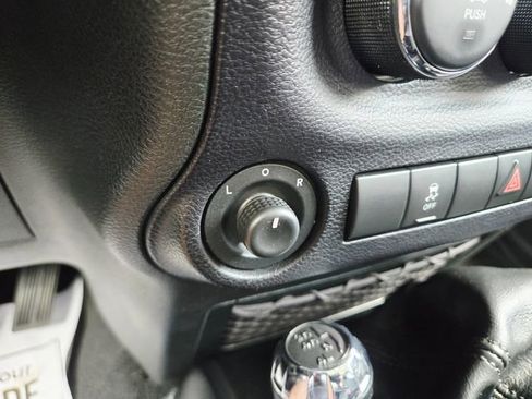Used 2015 Jeep Wrangler Sport AWD/4WD image 29