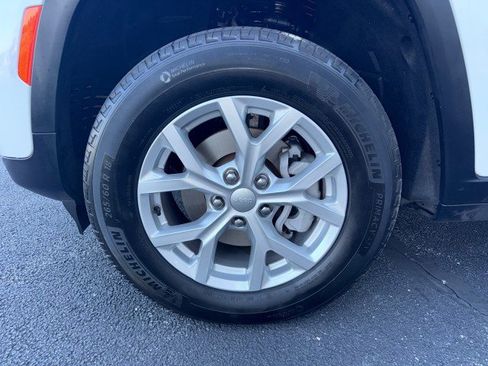 Used 2024 Jeep Grand Cherokee Limited image 14