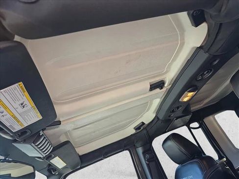 Used 2016 Jeep Wrangler Unlimited Rubicon image 28