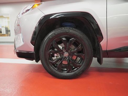 Used 2025 Toyota RAV4 XSE w/ Advanced Technology Package image 31