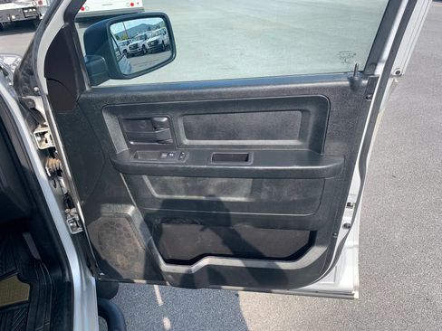 Used 2018 RAM 1500 Express RWD image 21