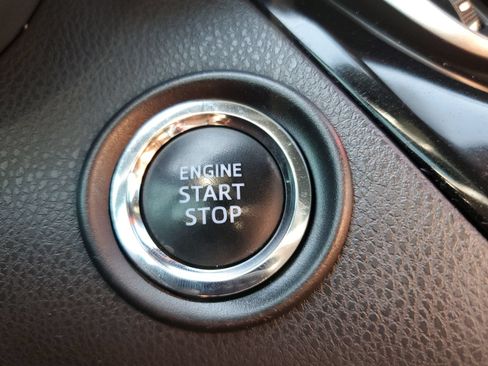 Used 2019 Toyota C-HR XLE FWD image 23