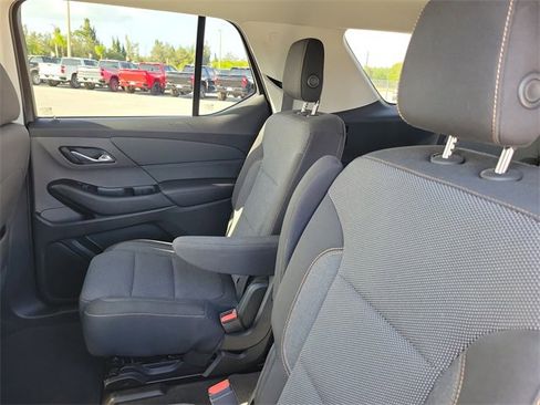 Used 2018 Chevrolet Traverse LT image 8