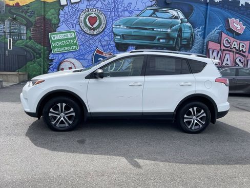 Used 2017 Toyota RAV4 LE AWD/4WD image 2