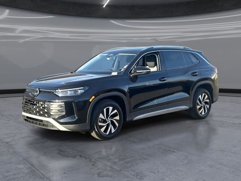 New 2026 Volkswagen Tiguan S FWD image 1