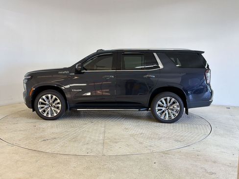 Used 2025 Chevrolet Tahoe High Country AWD/4WD image 2