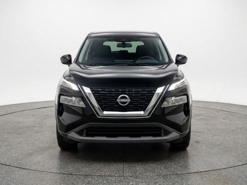 Used 2025 Nissan Rogue SV image 2