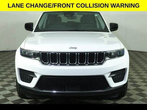Used 2023 Jeep Grand Cherokee Laredo RWD image 9