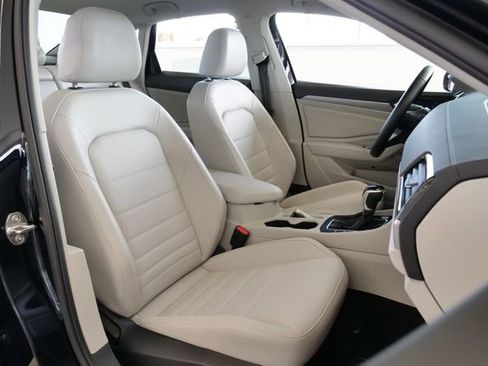 Used 2022 Volkswagen Jetta SE image 15