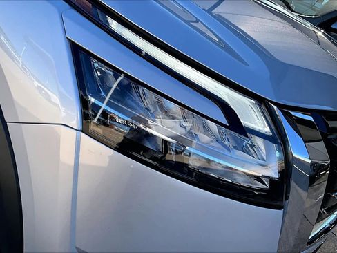 Used 2023 Nissan Pathfinder SL image 25