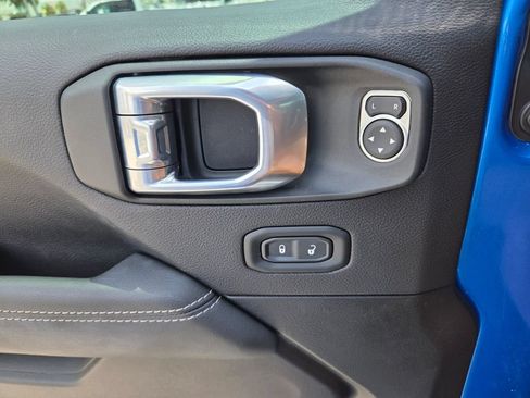 Used 2022 Jeep Wrangler Unlimited Sahara w/ LED Lighting Group AWD/4WD image 22