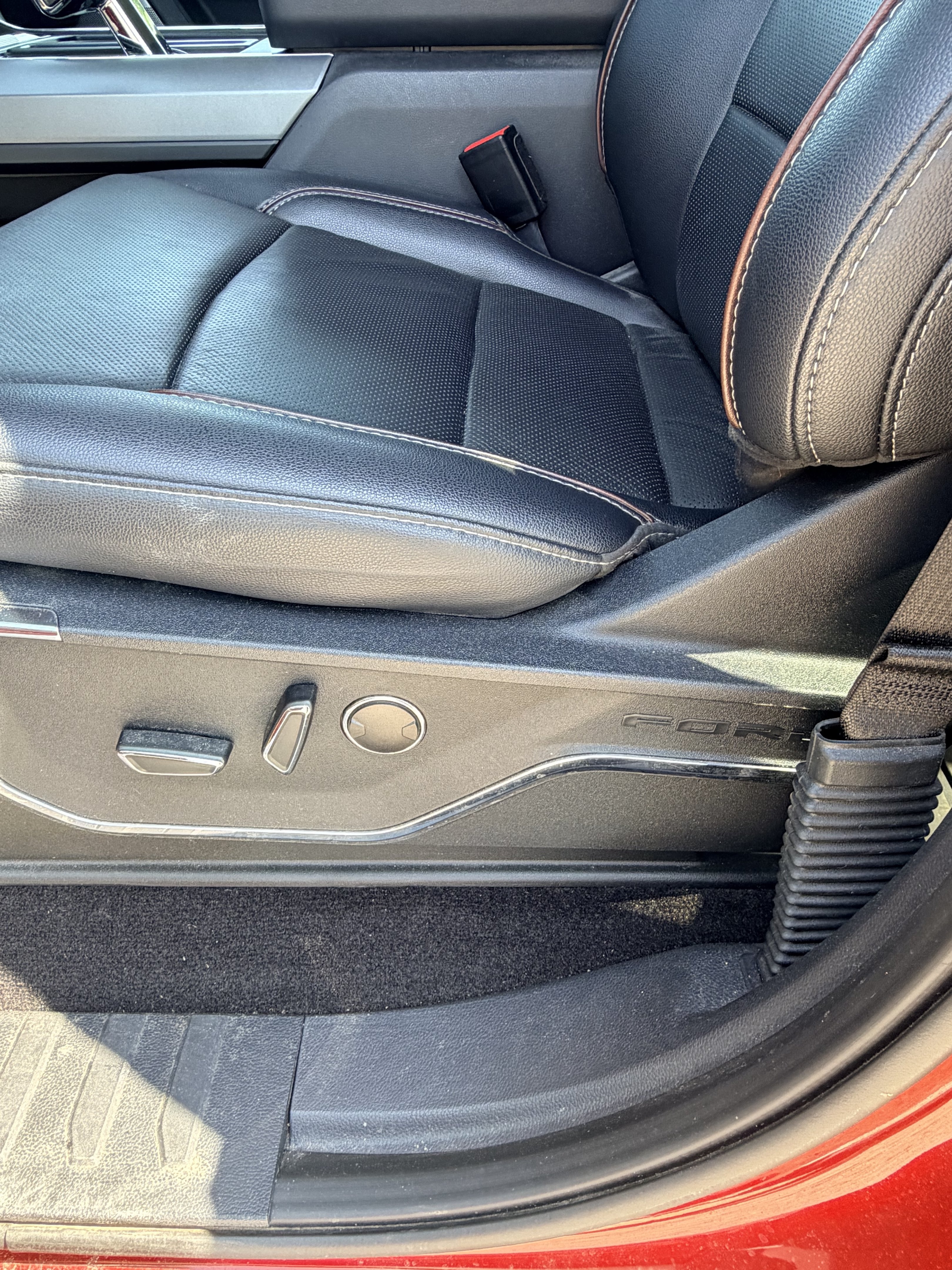 Used 2022 Ford F150 Lariat w/ Equipment Group 502A High AWD/4WD image 18
