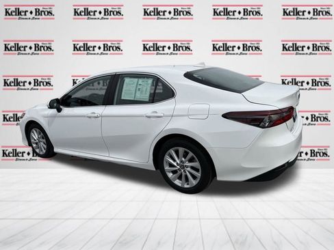 Used 2022 Toyota Camry LE image 5