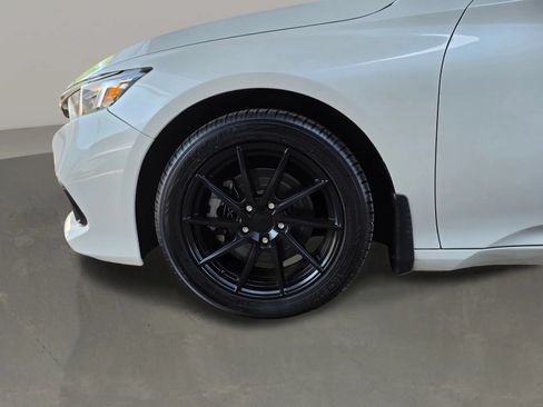 Used 2021 Honda Accord Sport image 9
