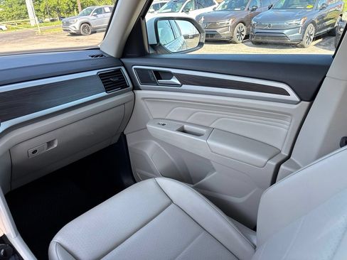 Used 2023 Volkswagen Atlas SE w/ Panoramic Sunroof Package FWD image 26