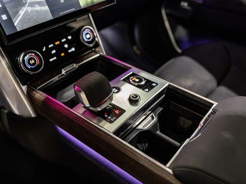 Used 2023 Land Rover Range Rover SE image 23