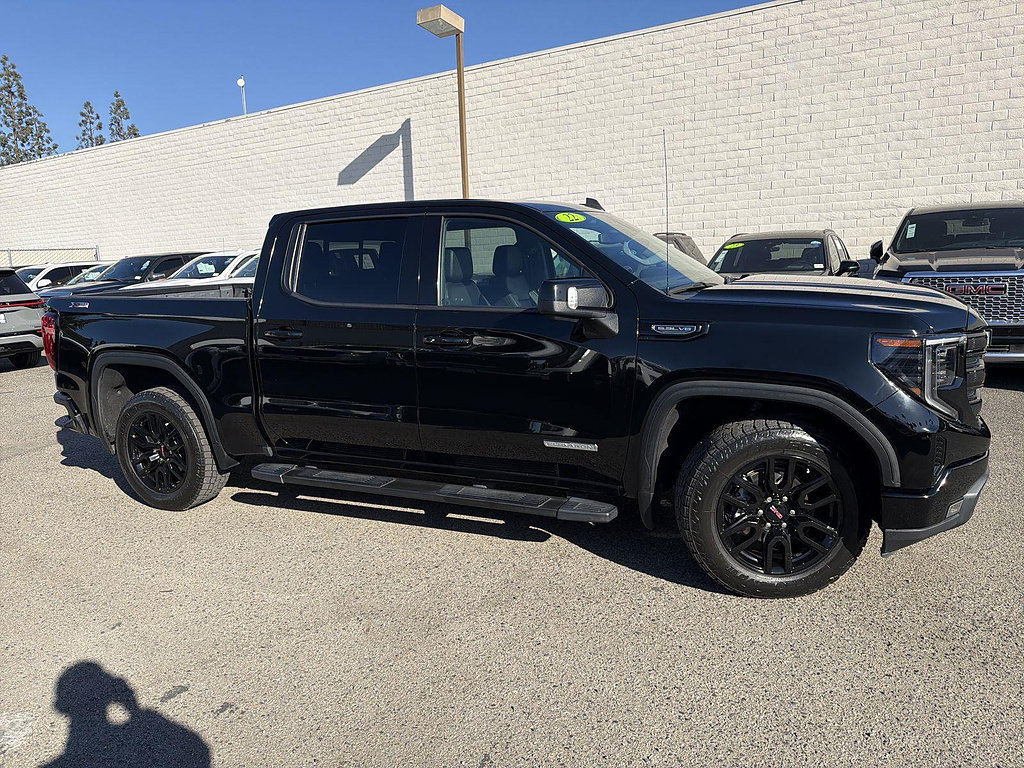 Used 2022 GMC Sierra 1500 Elevation w/ Elevation Premium Package AWD/4WD image 4