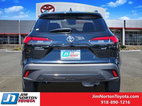 Used 2025 Toyota Corolla Cross XLE image 6
