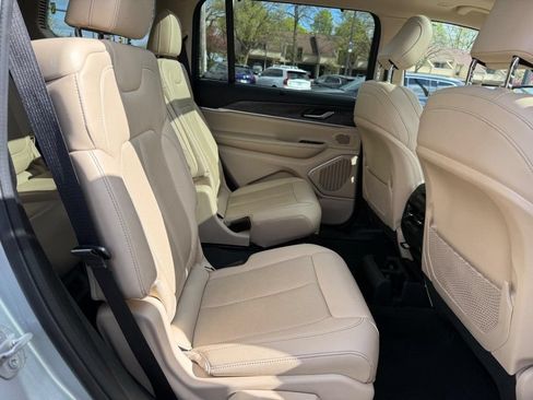 Used 2022 Jeep Grand Cherokee L Limited w/ Luxury Tech Group II AWD/4WD image 7