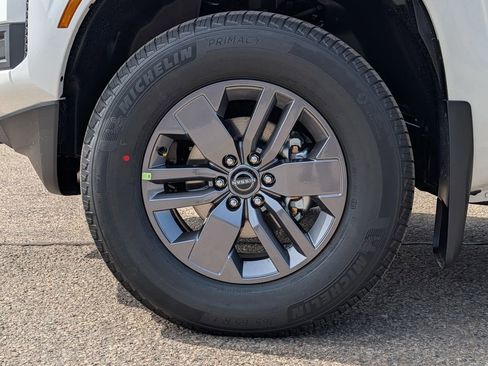 New 2026 Nissan Frontier 4x4 Crew Cab image 4