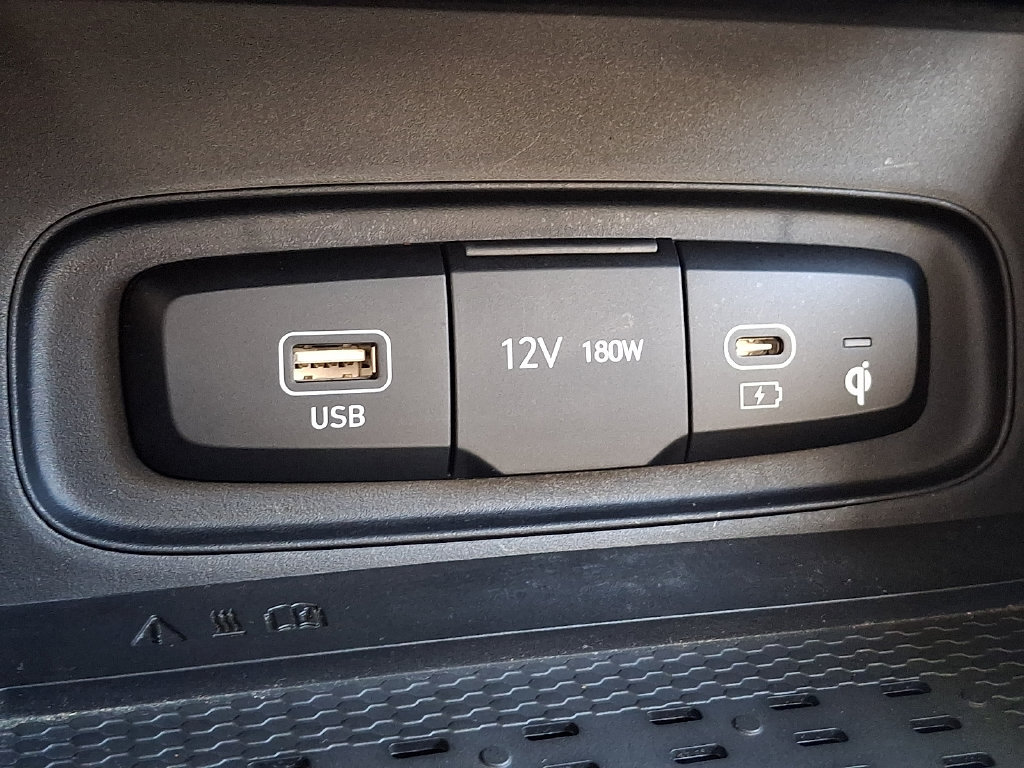 Used 2024 Hyundai Venue Limited FWD image 25