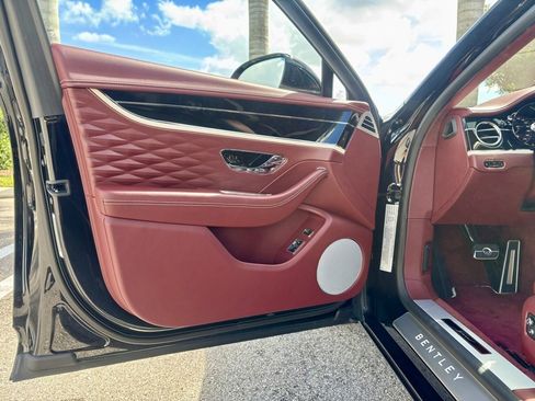 Used 2024 Bentley Flying Spur W12 image 17