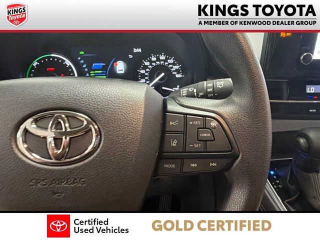 Used 2025 Toyota Sienna LE AWD/4WD image 26