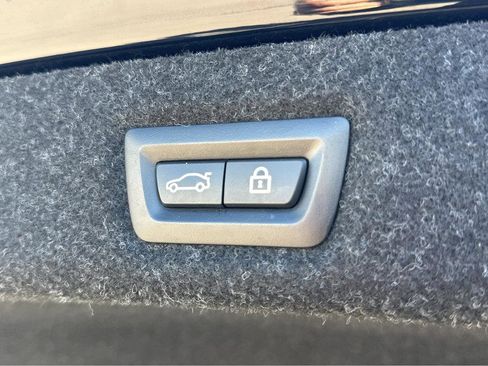 Used 2019 BMW 530e w/ Convenience Package image 37