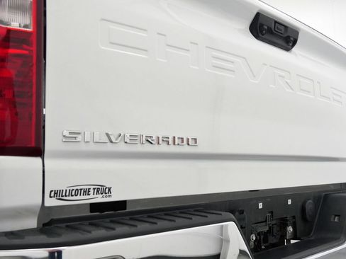 Used 2025 Chevrolet Silverado 2500 LT AWD/4WD image 9