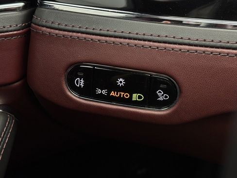 Used 2020 Bentley Flying Spur W12 image 12