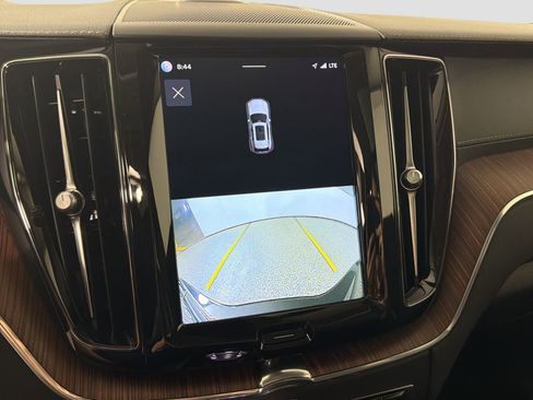 Certified 2023 Volvo XC60 B5 Ultimate w/ Climate Package image 14