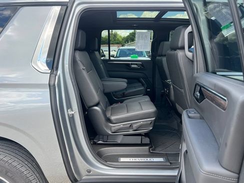 Used 2025 Chevrolet Suburban LT w/ Comfort Package AWD/4WD image 20