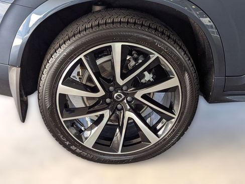 Used 2021 Volvo XC90 T6 Momentum w/ Advanced Package image 11