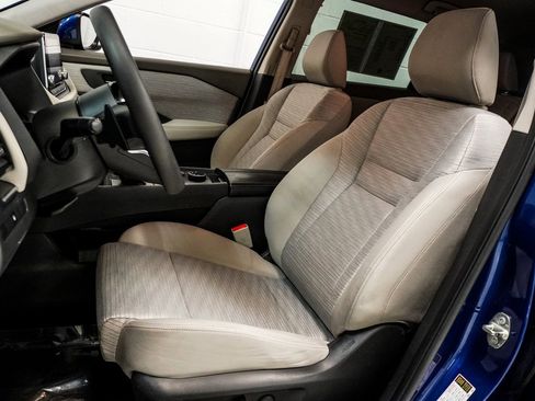 Used 2021 Nissan Rogue SV image 6