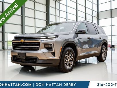 Used 2025 Chevrolet Traverse LT