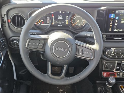 Used 2025 Jeep Gladiator Rubicon w/ Convenience Group image 25