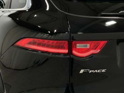 Used 2020 Jaguar F-PACE Premium image 35