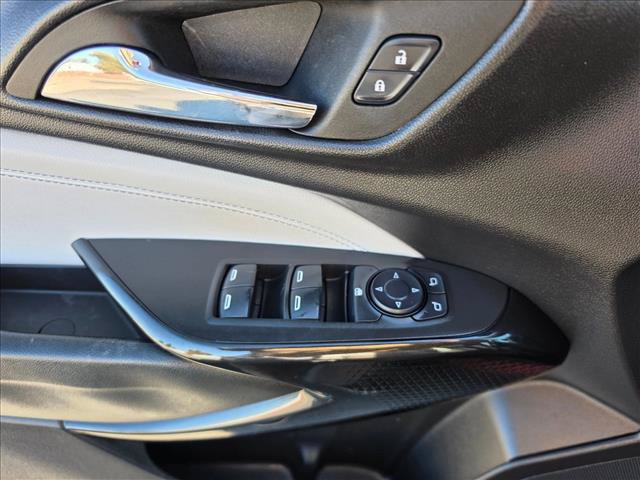 Used 2024 Chevrolet Trax LT w/ LT Convenience Package FWD image 24