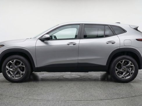 Used 2025 Chevrolet Trax LT image 5