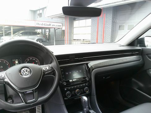 Used 2020 Volkswagen Passat 2.0T R-Line image 21
