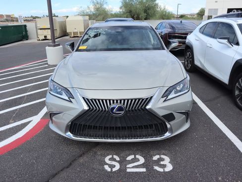 Used 2019 Lexus ES 300h w/ Premium Package FWD image 3